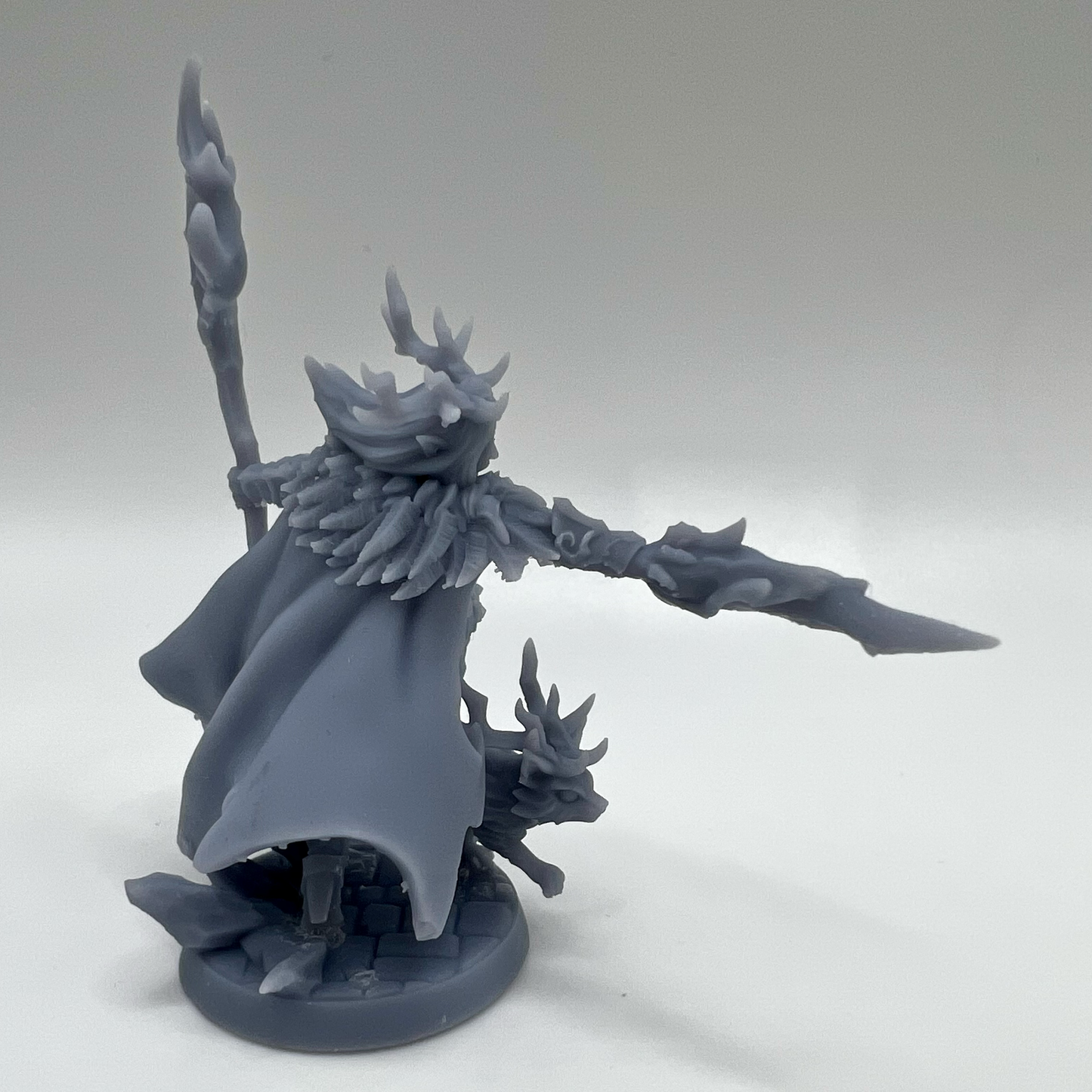 Elf druid / wizard miniature