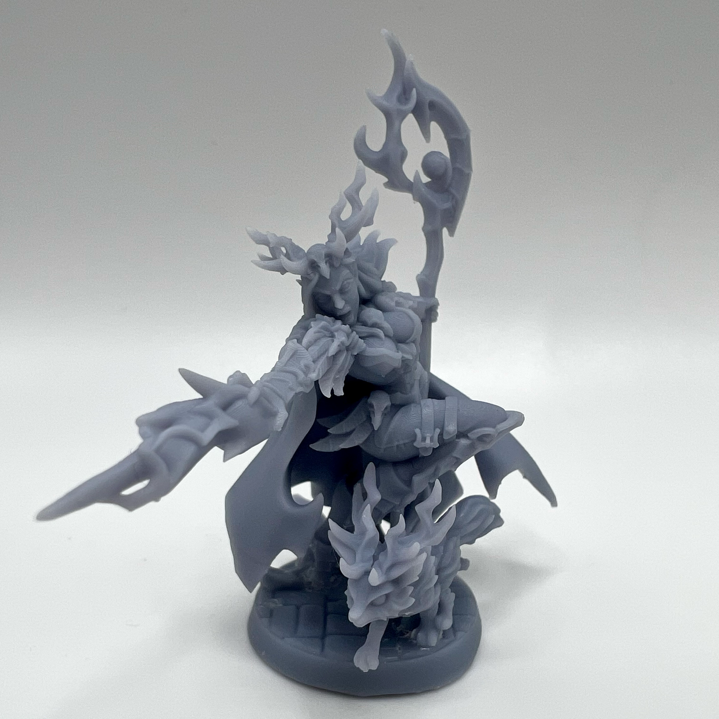 Elf druid / wizard miniature